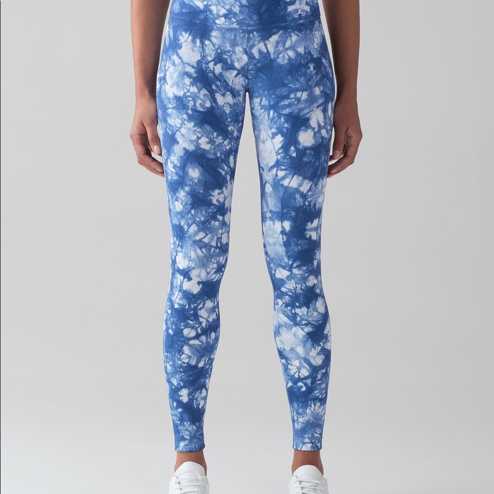 Lululemon blue tie dye wunder under leggings